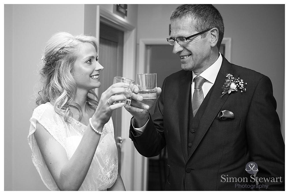 ross-hannahs-beautiful-wedding-brookfield-barn