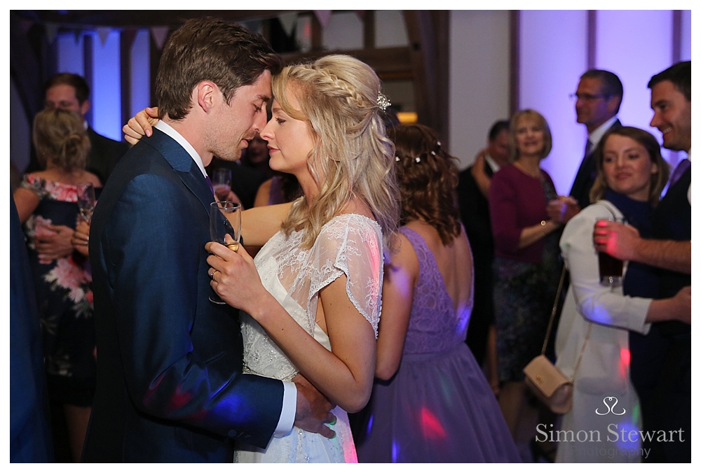 ross-hannahs-beautiful-wedding-brookfield-barn